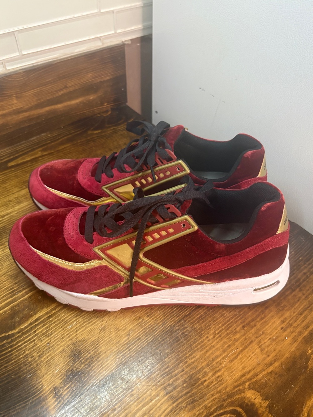 Brooks burgundy sneakers size 9.5